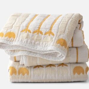 Schoolhouse Tulbend quilt honey, full/queen